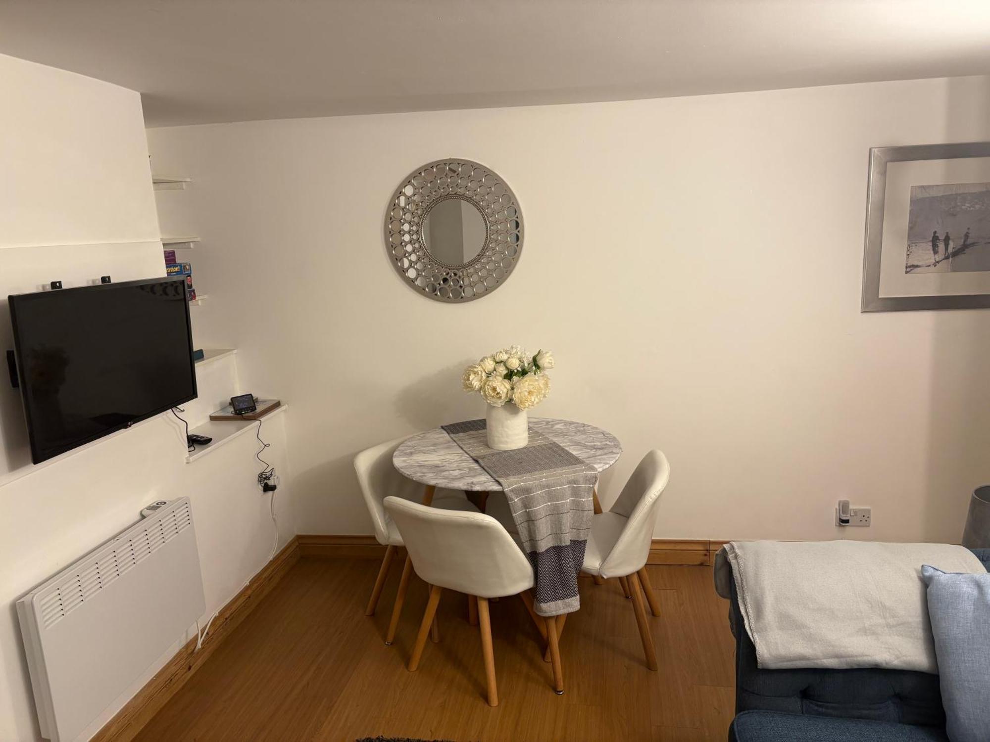 Seaton, Devon, Two Bed Apartment, Just Off The Sea Front. Exterior foto