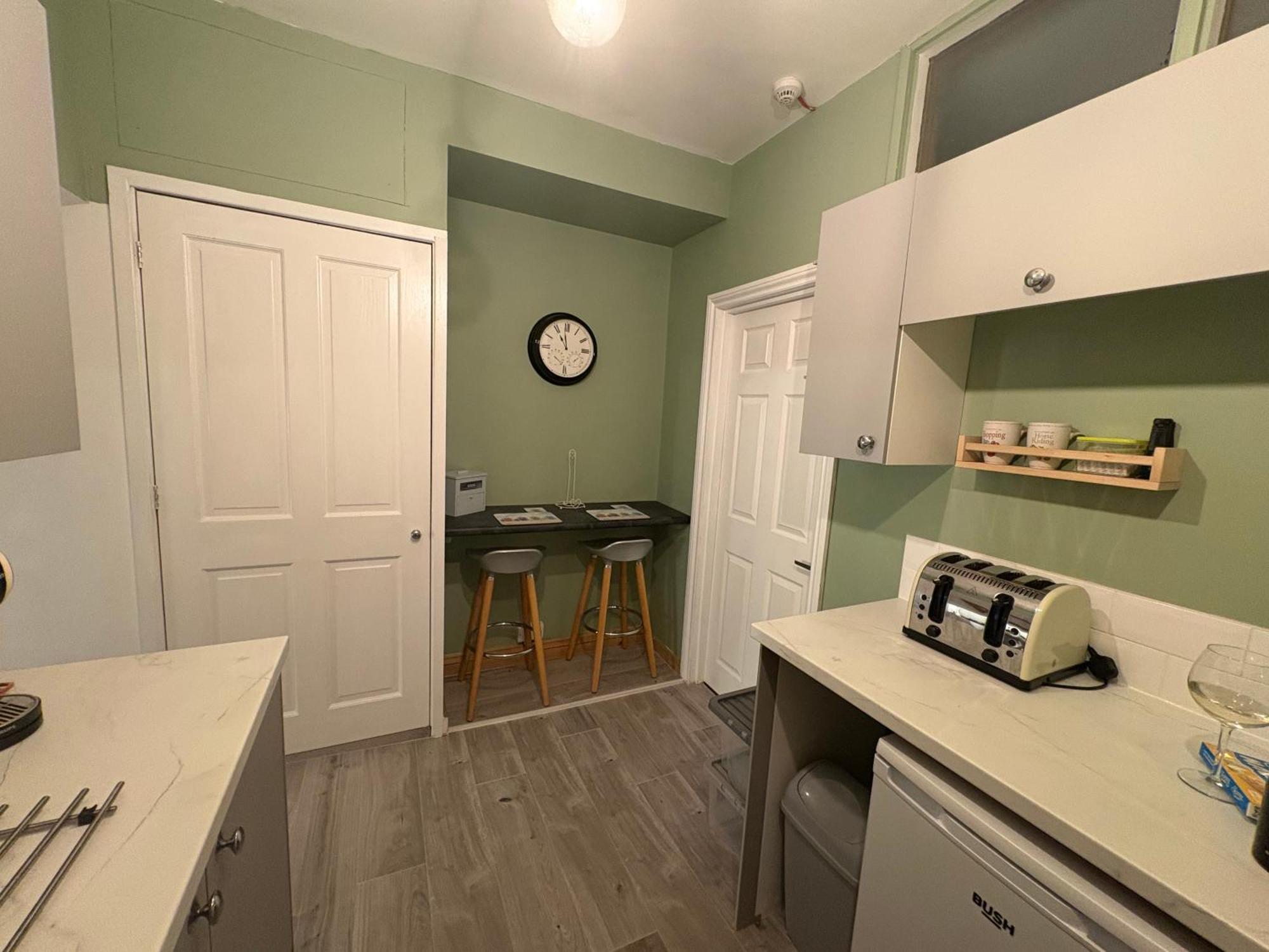 Seaton, Devon, Two Bed Apartment, Just Off The Sea Front. Exterior foto